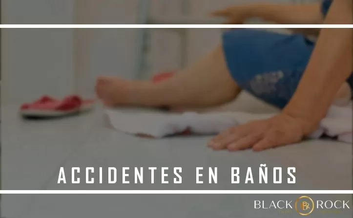 Persona que sufrio un accidente de baño sentada en el suelo | Black Rock Law